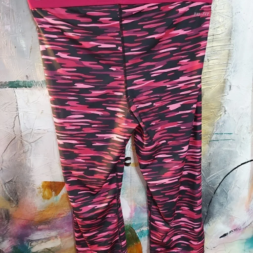 Nike Pro youth capris size L waist 27 inseam 20